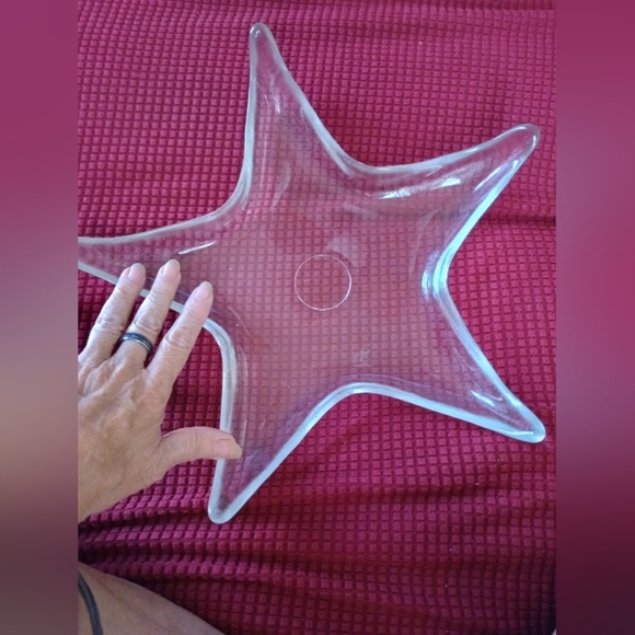 Heavy glass star shaped serving dish - Picture 1 of 2